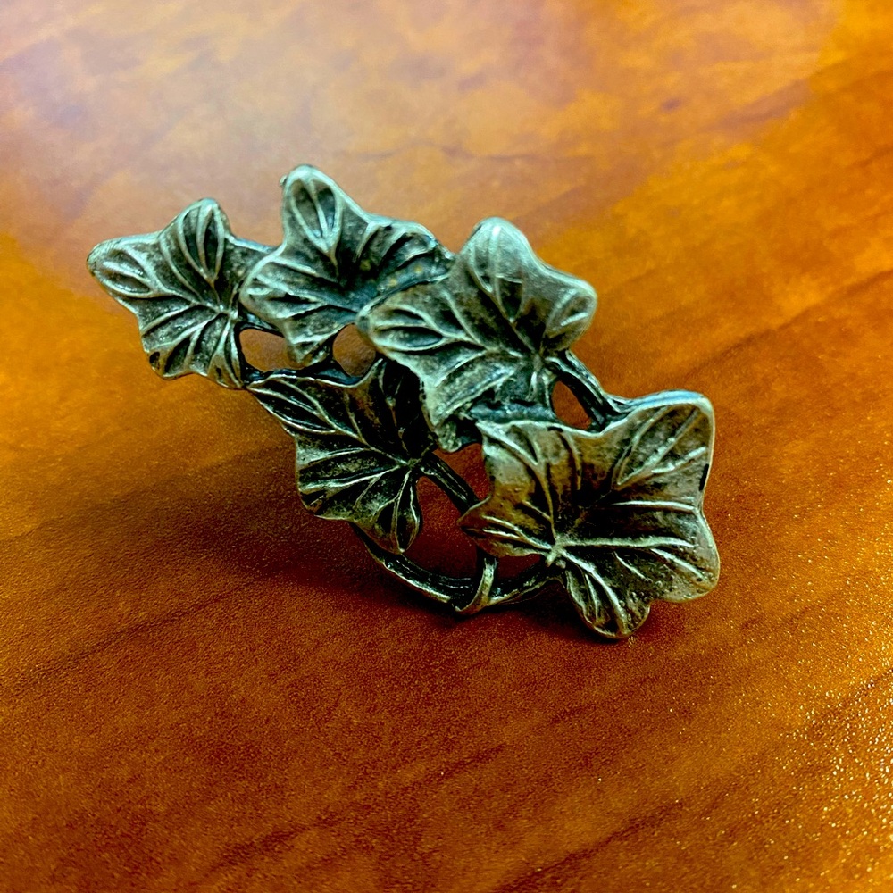 Silver ivy cocktail ring